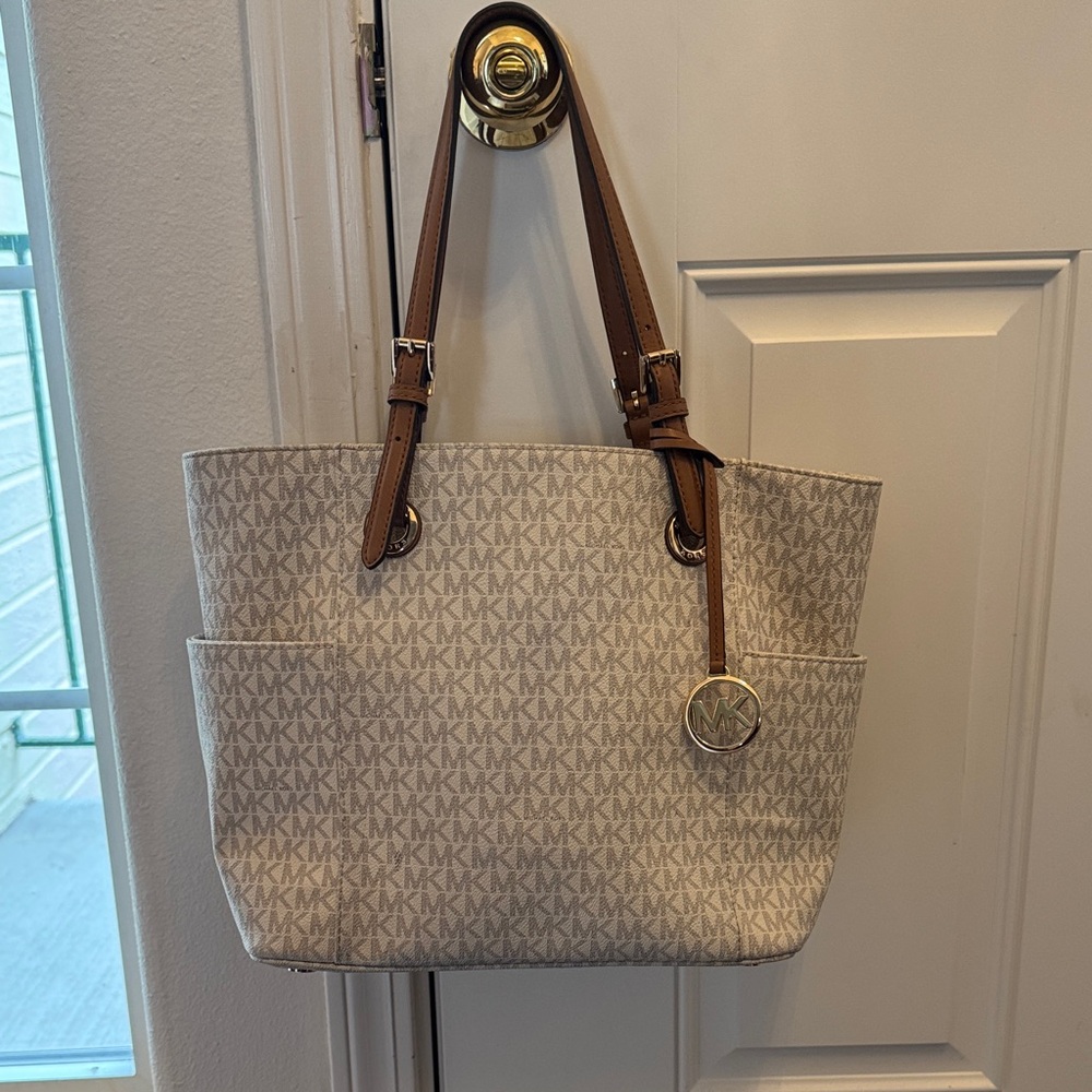 Michael Kors Cream Jet Set Monogram Tote large enough for a laptop. No call outs